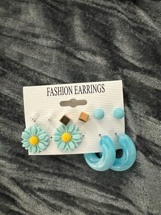 Other Jewelry - Turquoise Daisy Earring Set - 6 Pairs